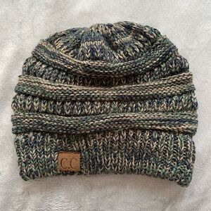 Women’s knit beanie for winter